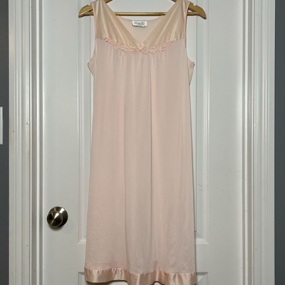Vanity Fair Vintage 60s Made in USA Light Pink Sleeveless Nightgown Nap Dress
